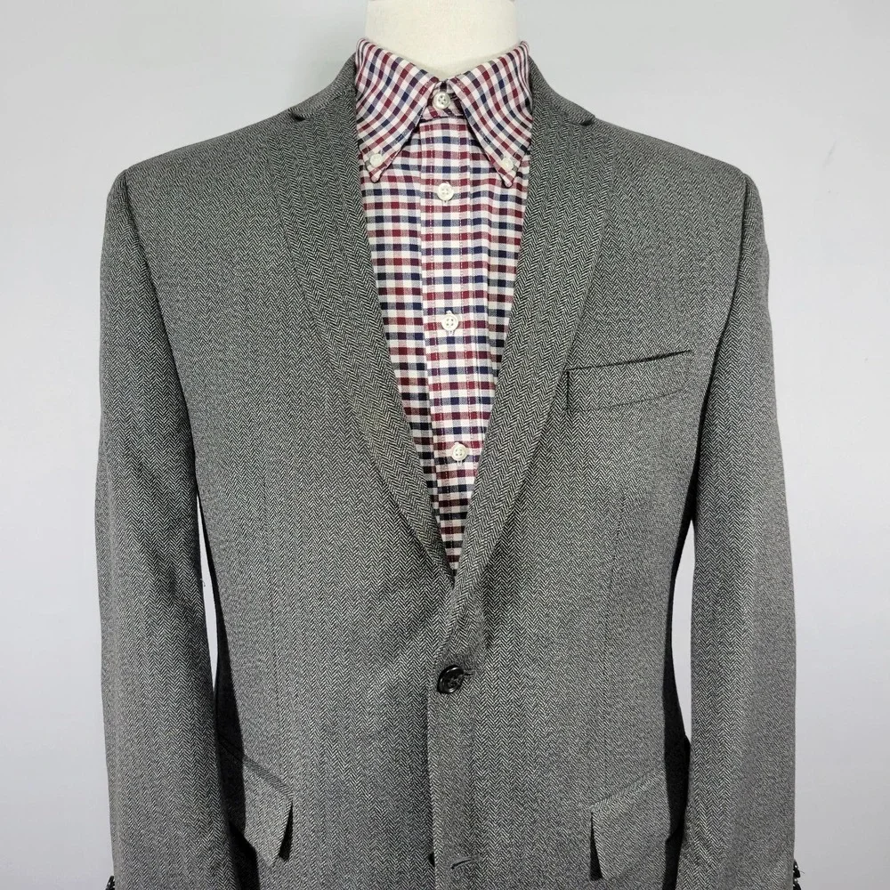 Michael Kors Men's Sport Coat Blazer Two Button Gray‎ herringbone Poly Blend 42R